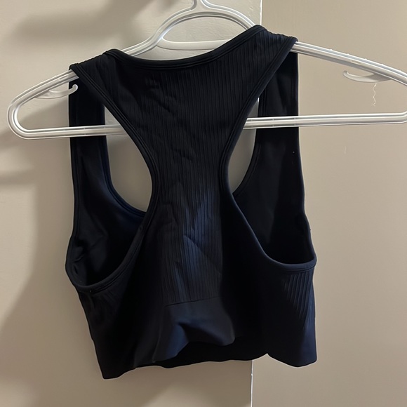 H&M - Seamless Sports Bra in DryMove - Picture 2 of 7